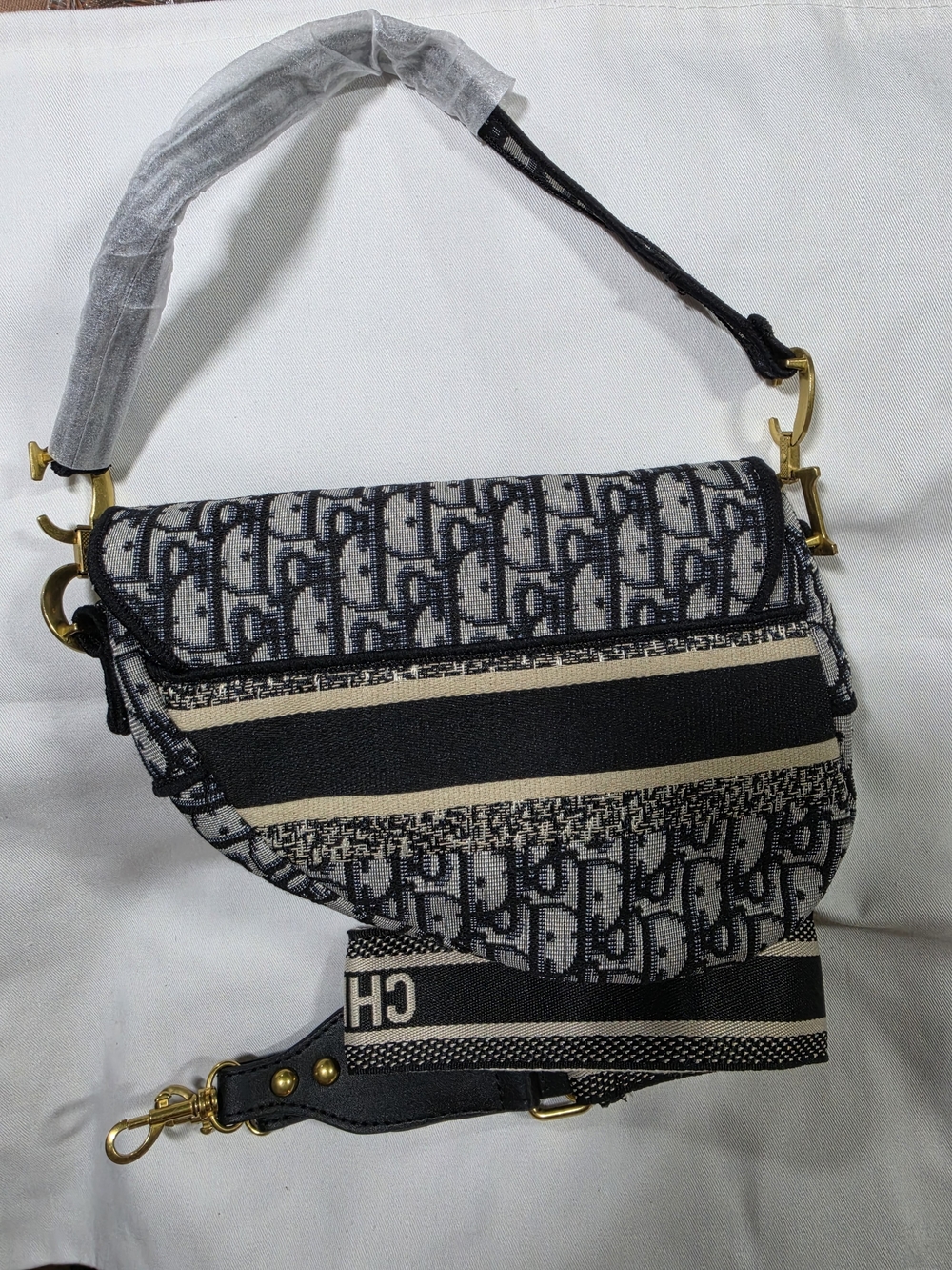 Black & Cream Crossbody Bag with Removable Strap - Picture 2 of 5